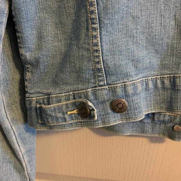 Halogen Size L Women's Faded Denim Jacket Long Sleeve Four Pocket Button Front - Picture 8 of 9